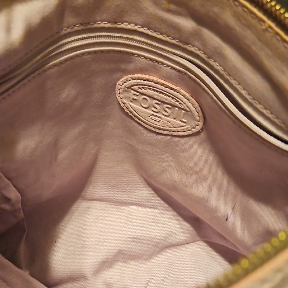 Fossil Pink Crossbody Bag with Smooth Texture - Picture 5 of 6
